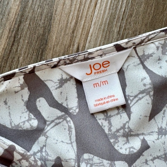 Joe Fresh Drawstring Cowl-Neck Abstract Print Top Gray/White Size M - Picture 6 of 10